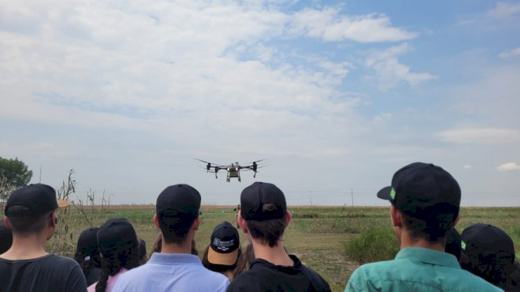 AgDrone-MT traz conhecimento e aproxima pessoas interessadas no uso de drones na agropecuária